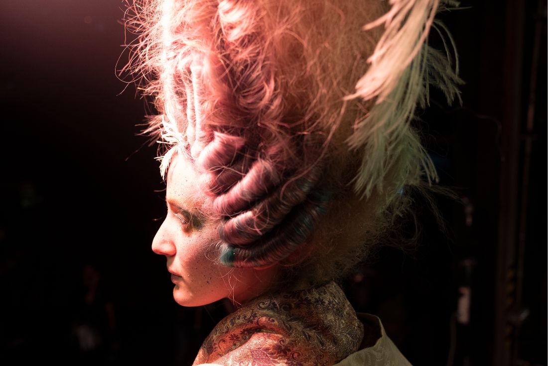 ヘアコンテストが舞台の映画『メドゥーサ デラックス』ユージーン・スレイマンの創るヘア
